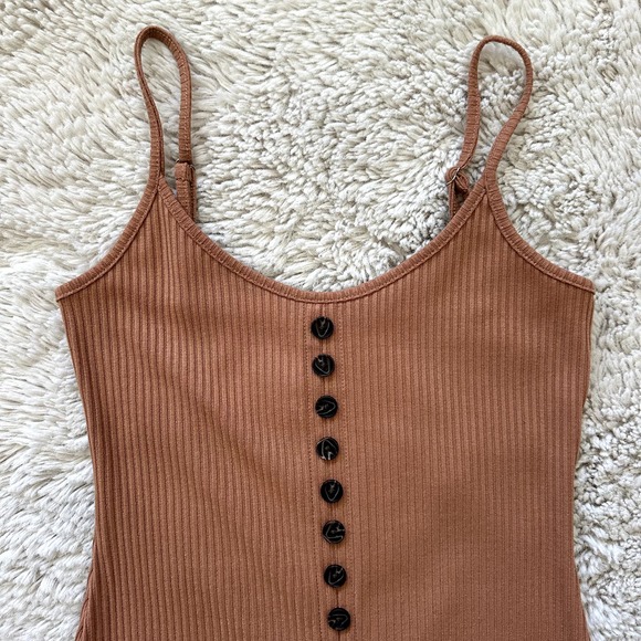 *NWOT* 2bella Brown Form Fitting Summer Button Slit Midi/Maxi Dress Womens Sz Sm - Picture 2 of 10